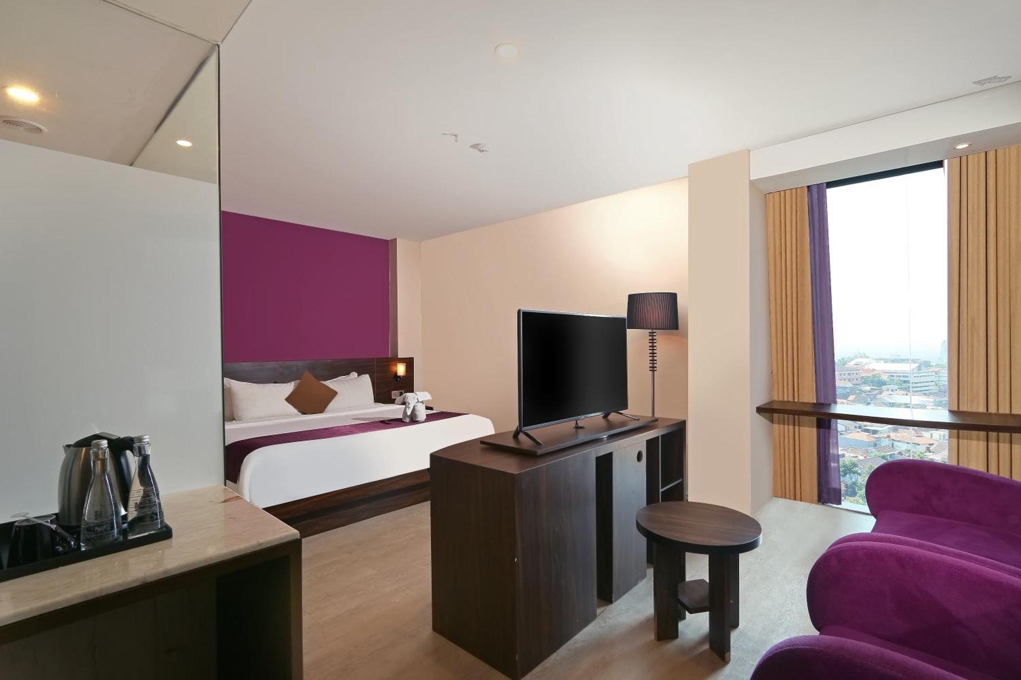 Grand Edge Hotel Semarang Buitenkant foto